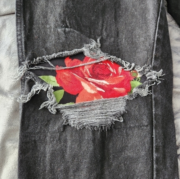 Tapered Ripped  Jeans - Picture 4 of 7